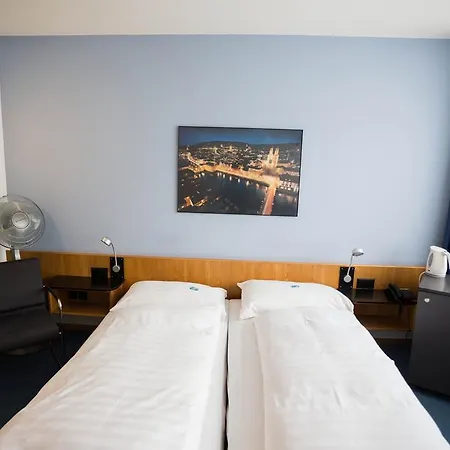 Hotel X-tra 3*